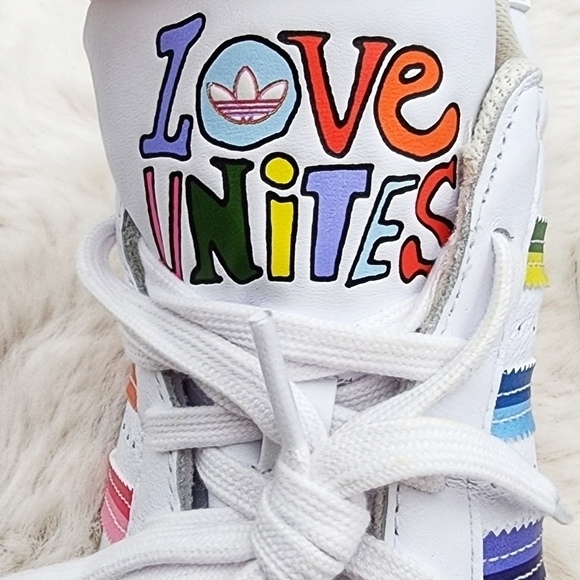 Rare Adidas Originals Superstar Pride Love Unites rainbow men's size 5 - Picture 5 of 8